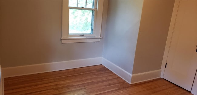 Building Photo - 914 N Chicago Ave