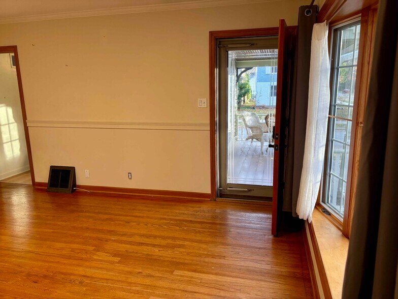 Living Room 2 - 3276 S Lenox St