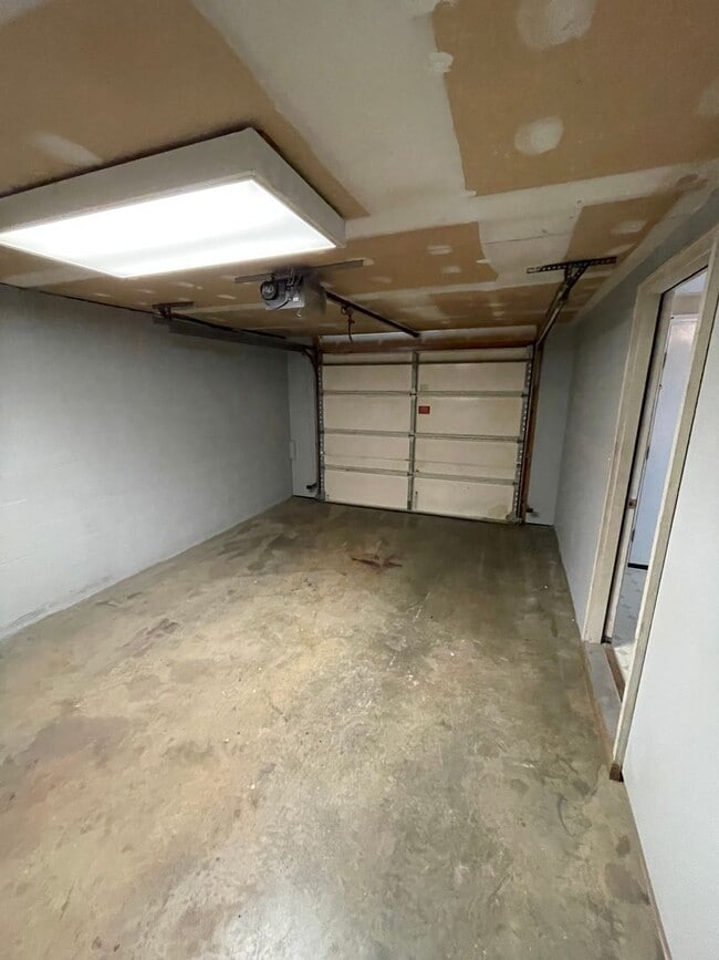 Building Photo - 659 Rockwood Dr
