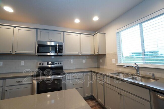 Primary Photo - 13776 S Piano Ave