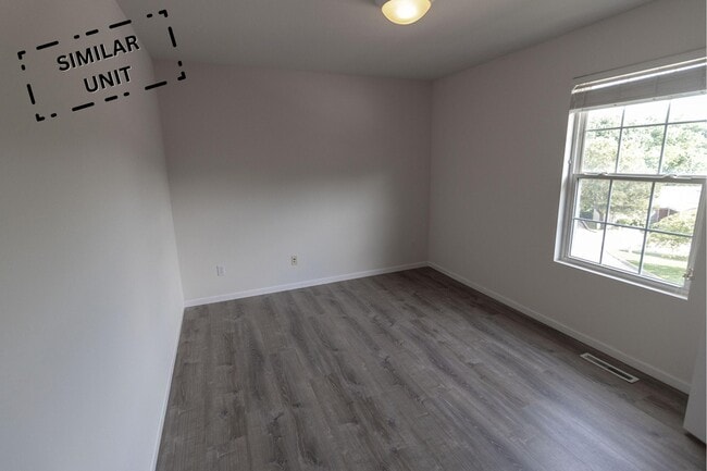 Building Photo - 3300 E St Charles Rd