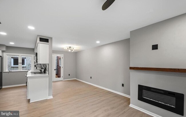 Building Photo - 1527 N Colonial Terrace