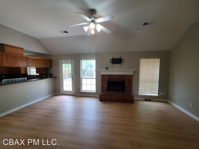 Building Photo - 3 br, 2 bath House - 504 E Buffalo St