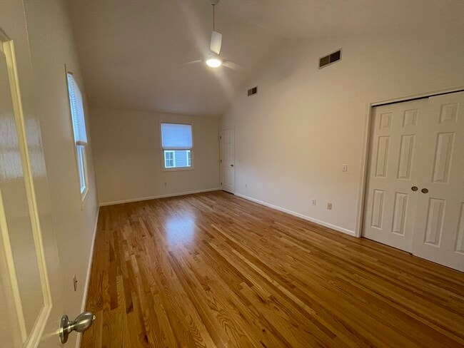 Building Photo - 196 Linwood Ave