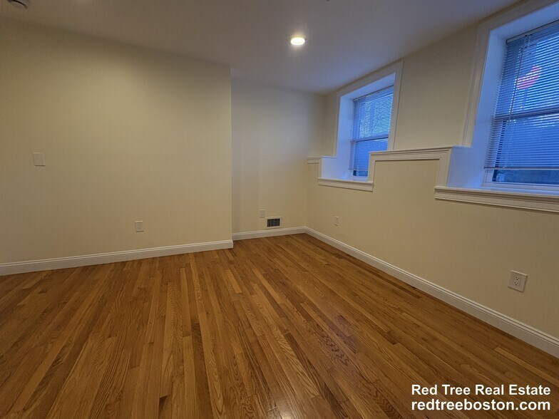 Building Photo - 1801 Beacon St