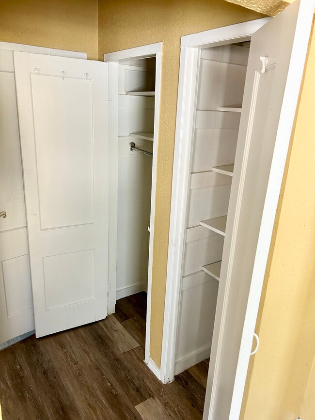 Building Photo - 1801 W Craig Pl