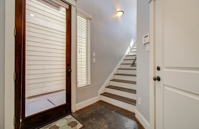 Building Photo - 517 Fowler St