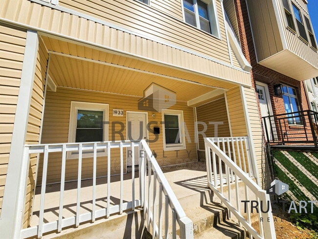 Building Photo - 1933 Colonial St