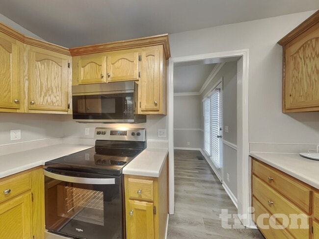 Building Photo - 155 Braxton Ln E