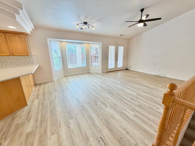 Building Photo - 498 N 300 W