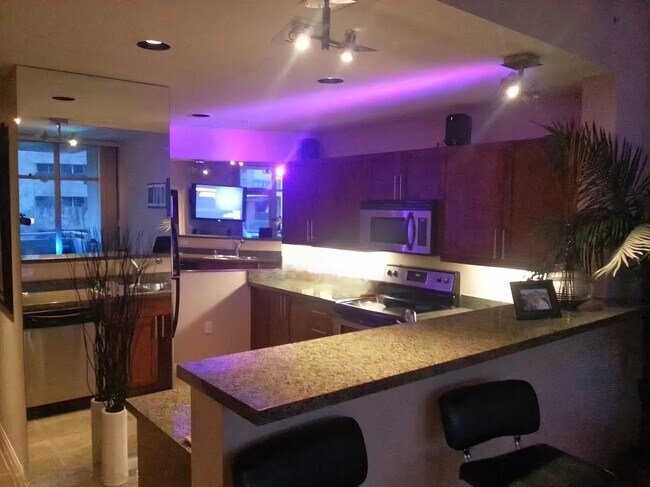 Building Photo - 253 Tenth Ave