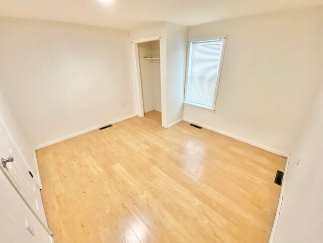 Building Photo - 93 Walnut St