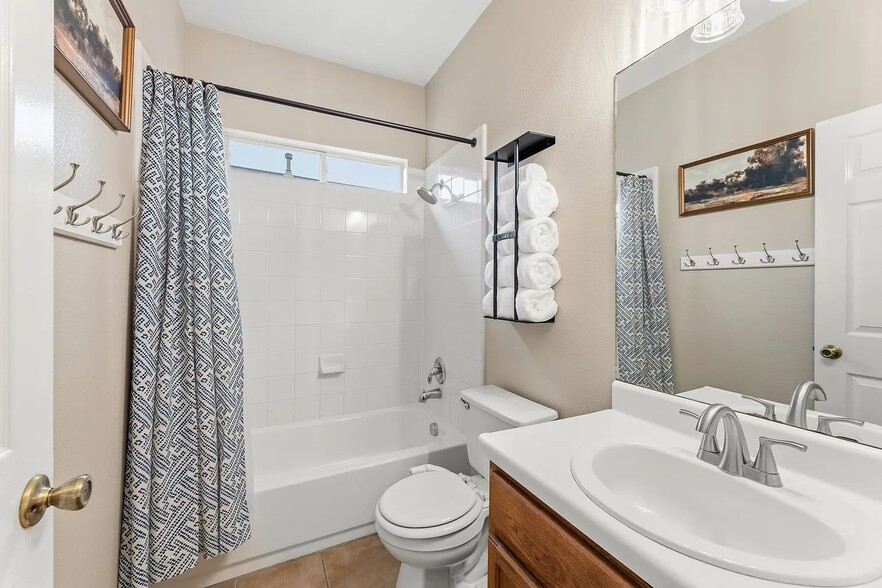 Building Photo - 13523 Topaz Lk