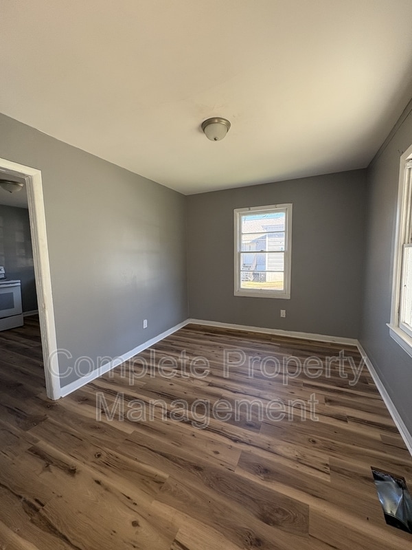 Building Photo - 810 Fairfax Ave