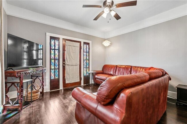 Building Photo - 915 Madison St