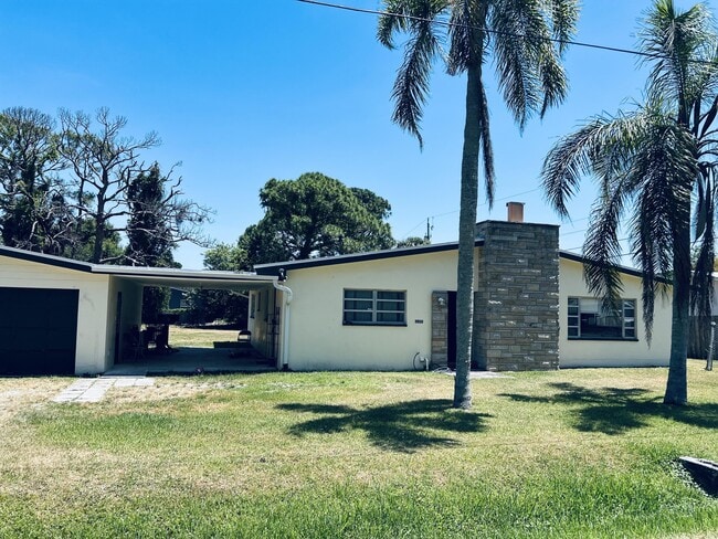 Primary Photo - 3510 W Lake Dr