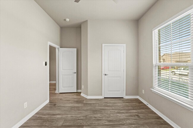 Building Photo - 3813 Gennaker Dr
