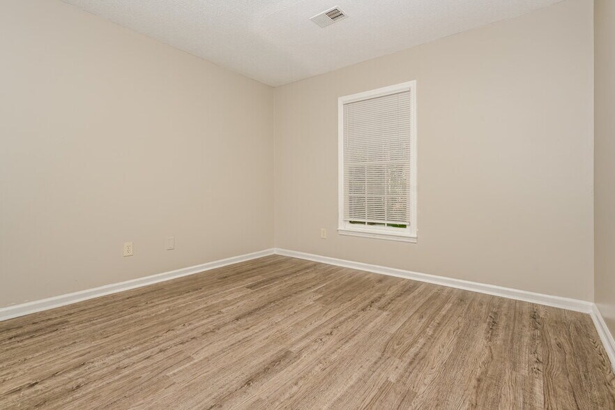 Building Photo - 235 Ashland Dr