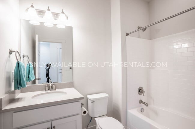 Building Photo - 6459 W Arranmore Dr