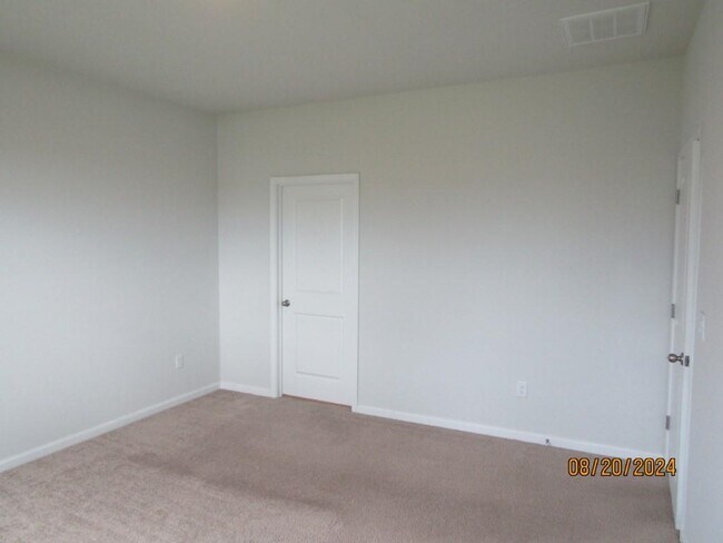 Building Photo - 2155 Ainsley Dr