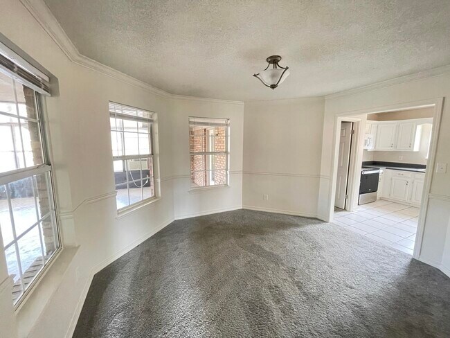 Building Photo - 2212 Peachwood Ct