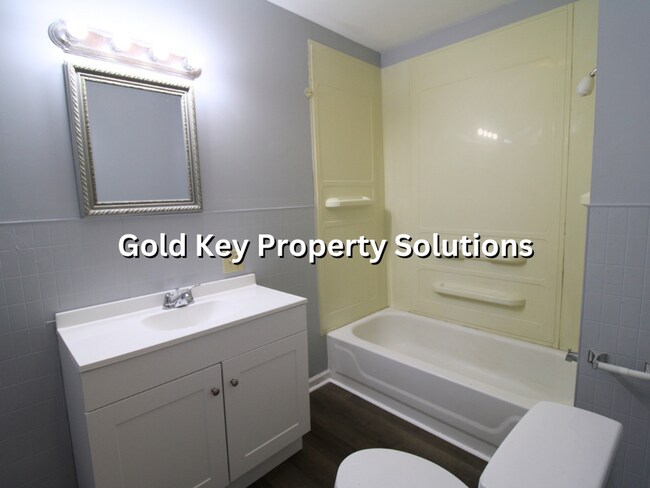Building Photo - 3 Bed 1 Bath Home For Rent W/ Basement! (S...