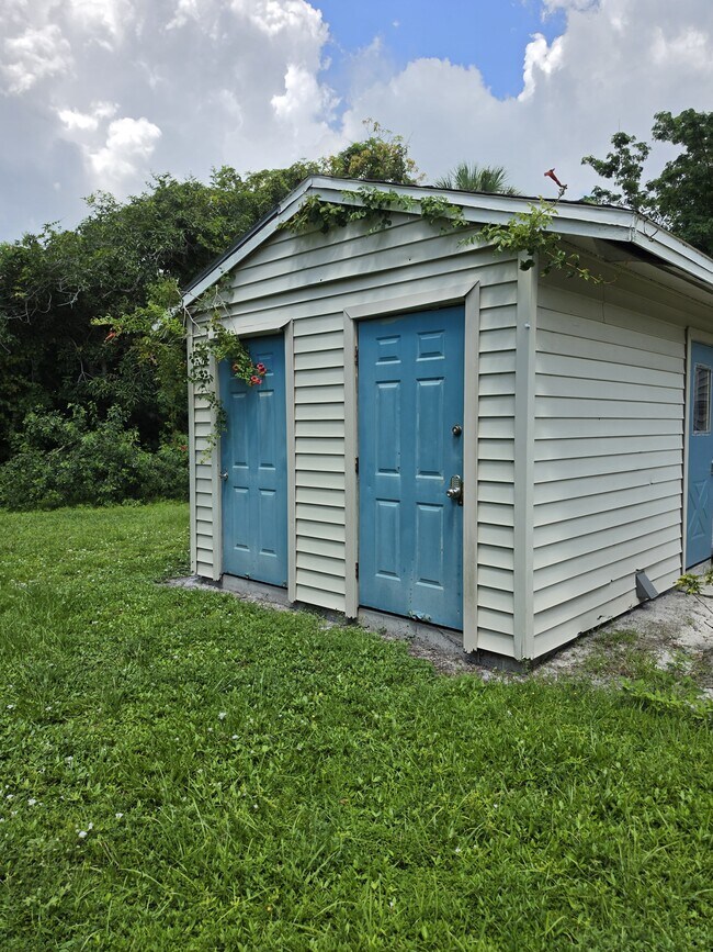 Building Photo - 2455 Thomasson Dr