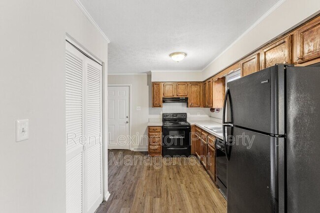 Building Photo - 3633 King Arthur Dr