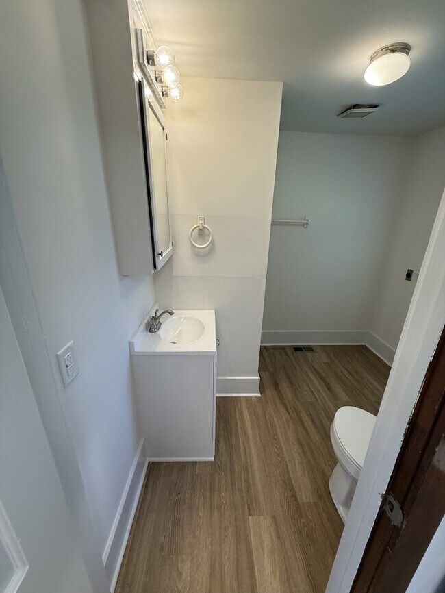 Building Photo - 3 bd 2 ba House
