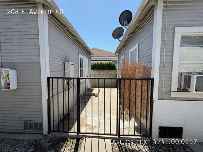 Building Photo - 208 E Avenue 40