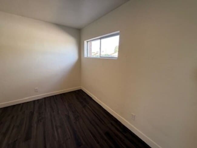 Building Photo - 1318 Park Dr