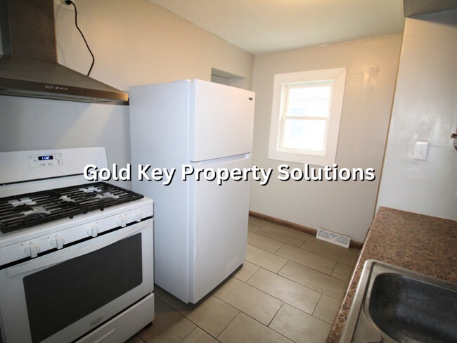 Building Photo - 3 BR 1 BA House Near Ascension Hospital (NO SECTION 8)