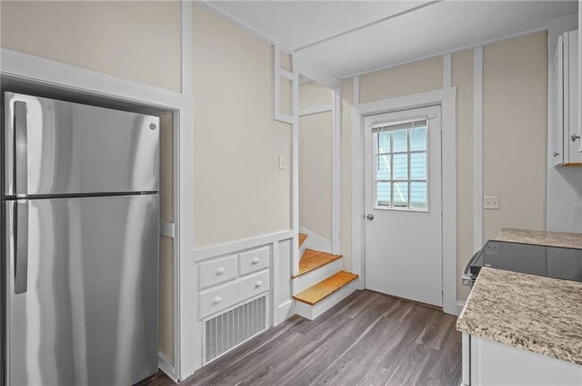 Building Photo - 14 Pearl St