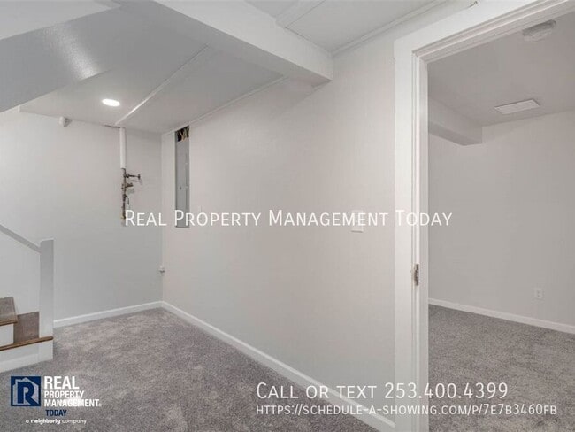 Building Photo - 5304 Hyada Blvd NE