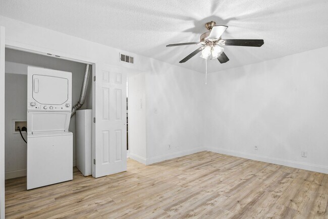 Building Photo - 2729 Hurstview Dr