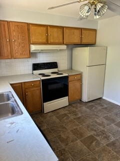 Building Photo - Available Now!  Great Centennial Home