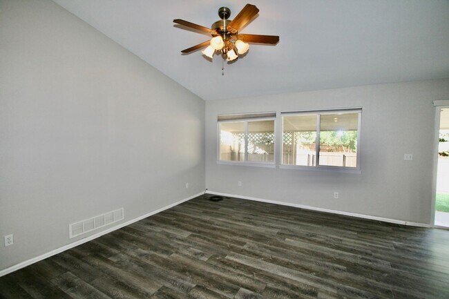 Building Photo - Beautiful 4 Bedroom Ranch Style Home Avail...