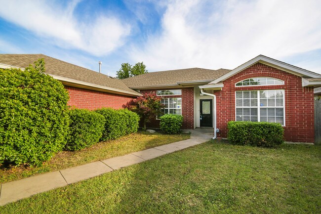 Building Photo - 6000 SE 86th St