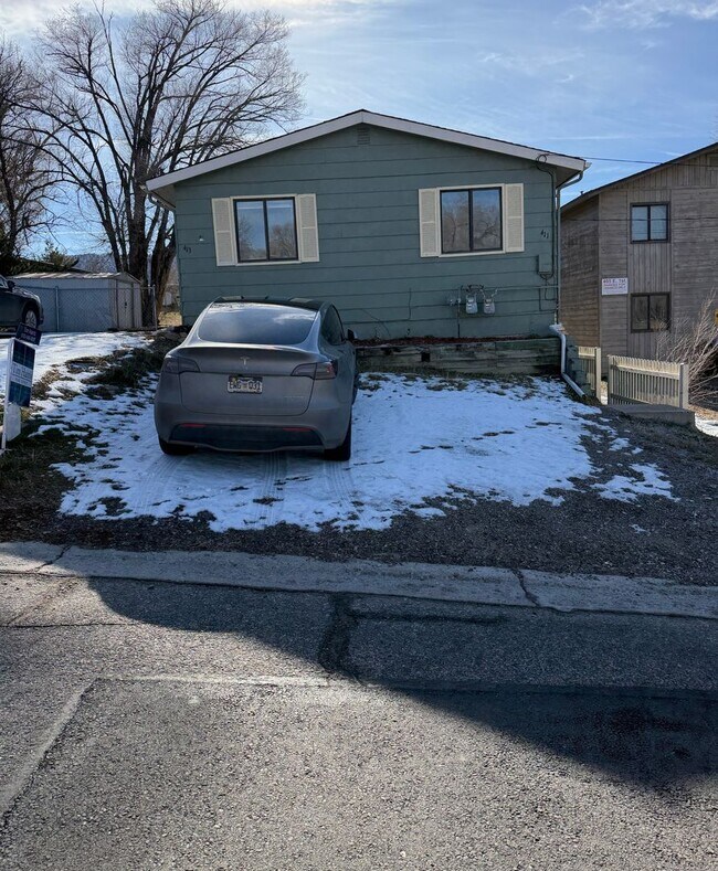 Building Photo - 411 E 1st St