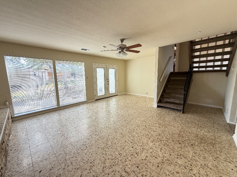 Building Photo - 1236 E Live Oak Rd