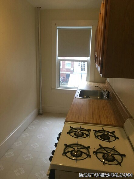 Building Photo - 157 Summer St