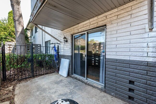 Building Photo - 3501 Roswell Rd