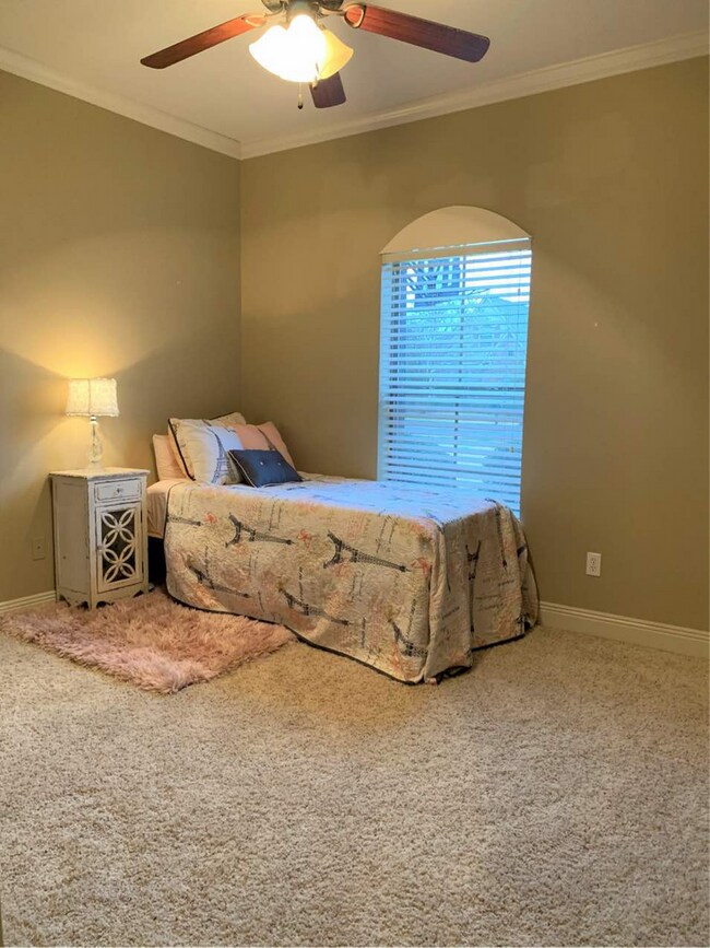 Building Photo - Rental in Gated Community