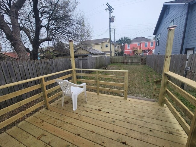 Building Photo - Located within 5 minutes of the Beach and 5 minutes UTMB