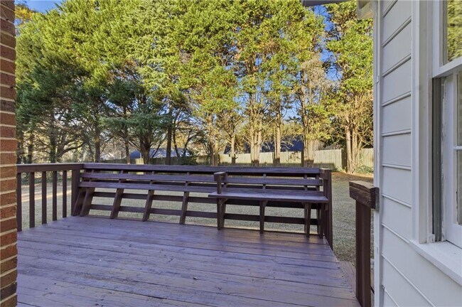 Building Photo - 2110 Meadow View Ct