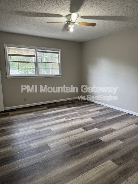 Building Photo - 54 Greenwood Dr