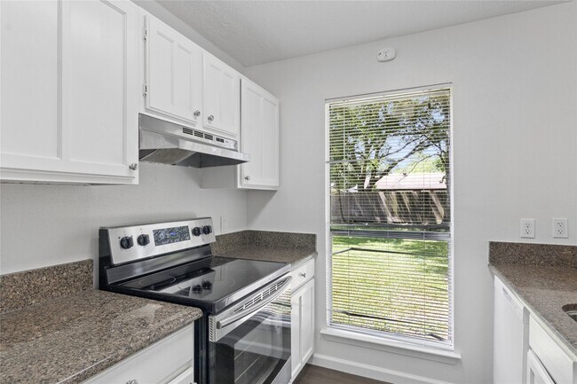 Building Photo - 2504 Ewell Dr