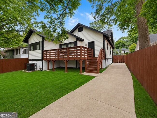 Building Photo - 906 Westmont Rd SW