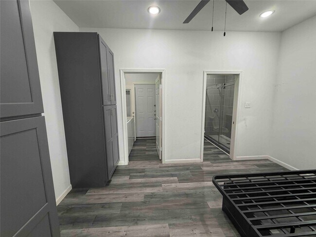 Building Photo - 2404 Burkett St.