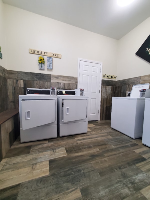 Building Photo - 209 Central Ave